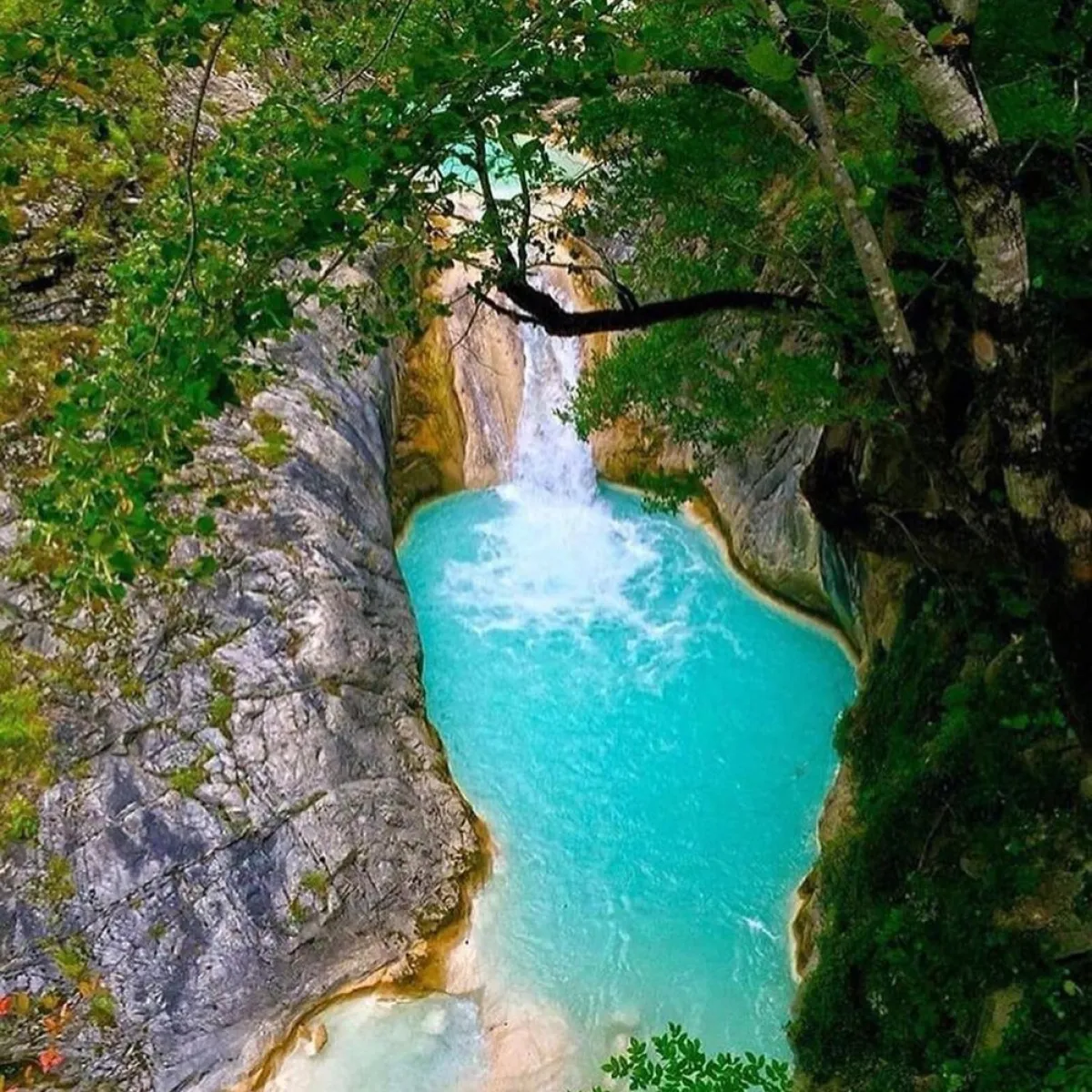 البحيرة الزرقاء