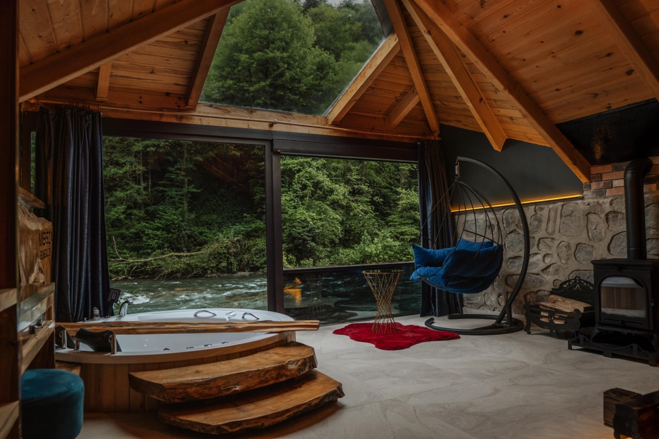 النهر, Megza Bungalov اكواخ ميغزا