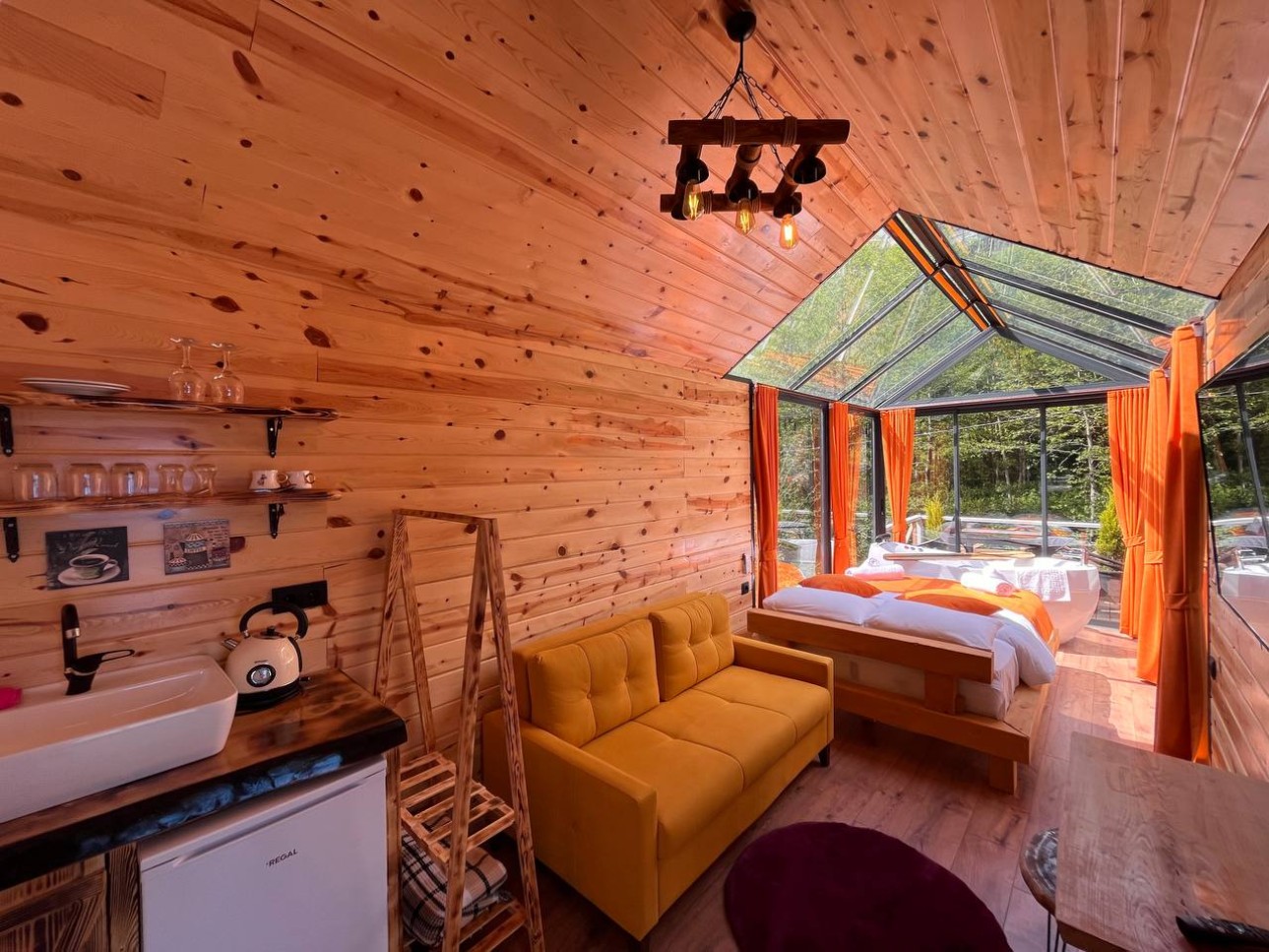 اكواخ القمر النهرية