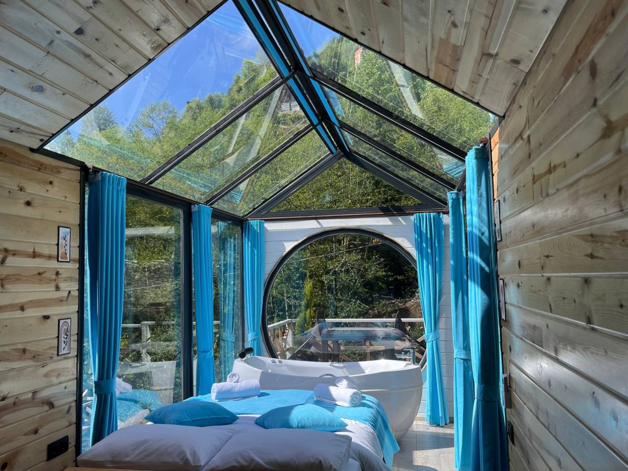 اكواخ بيت القمر