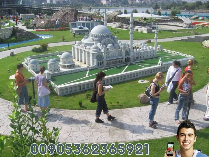 حديقة بها مجسمات