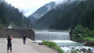  بحيرة أوزنجول (Uzungöl)، "البحيرة الطويلة"