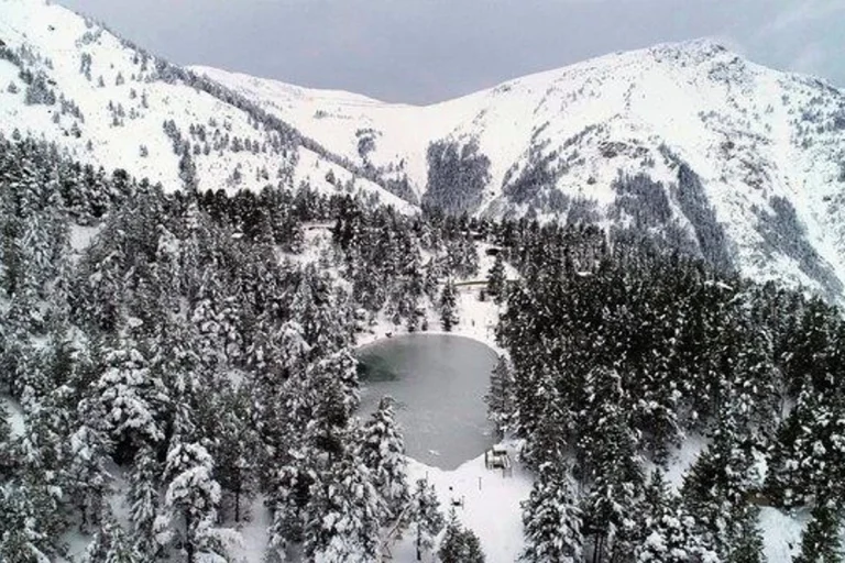 بحيرة لمني غول