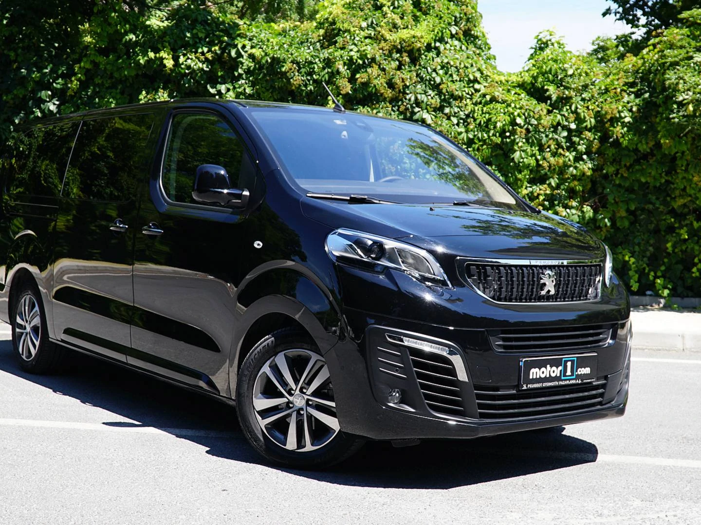 PEUGEOT TRAVELLER